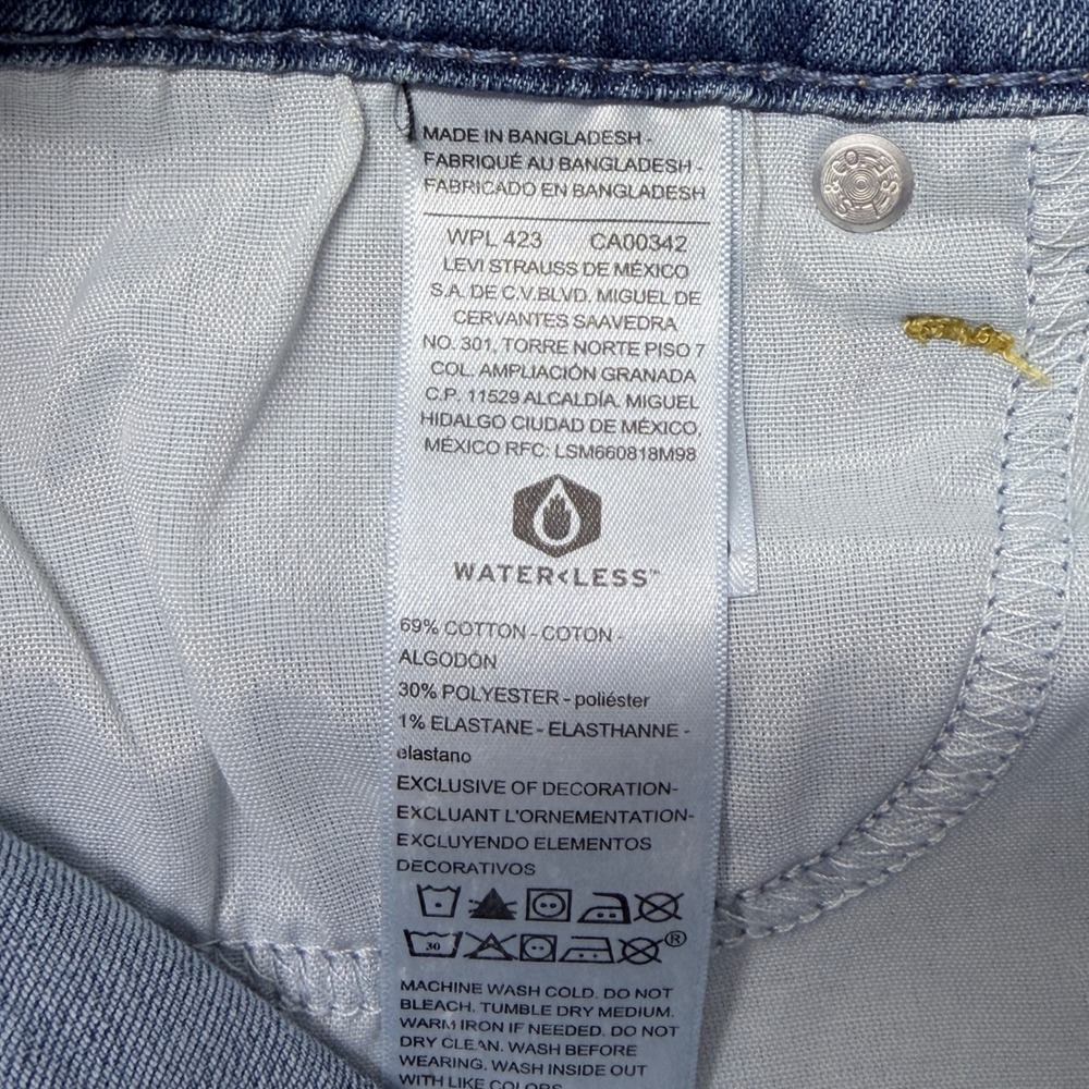 Signature Levi Strauss Gold Mid-Rise Capri Jeans Blue Medium Wash 12 W31 - Picture 5 of 10